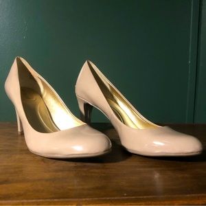 Bandolino Lantana Patent Tan Leather Pump. Size 10. Like New!